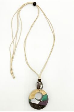 ΜΑΚΡΥ ΚΟΛΙΕ ΜΕ ΣΤΡΟΓΓΥΛΗ ΤΡΥΠΗΤΗ ΠΕΤΡΑ  | NECKLACES