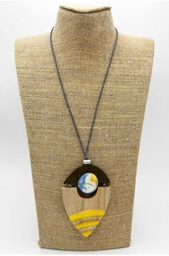 ΜΑΚΡΥ ΚΟΛΙΕ ΜΕ ΞΥΛΙΝΟ ΚΑΙ ΚΙΤΡΙΝΟ ΣΧΕΔΙΟ  | NECKLACES