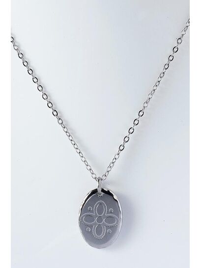 SILVER CHAIN NECKLACE WITH A DANGLING CHARM  | NECKLACES