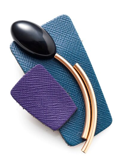 ΚΑΡΦΙΤΣΑ ΠΑΝΩ ΣΕ ΜΠΛΕ ΔΕΡΜΑ ΚΑΙ ΔΙΑΚΟΣΜΗΤΙΚΟ ΛΟΥΛΟΥΔΙ   | PINS ΚΑΡΦΙΤΣΑ ΠΑΝΩ ΣΕ ΜΠΛΕ ΔΕΡΜΑ ΚΑΙ ΔΙΑΚΟΣΜΗΤΙΚΟ ΛΟΥΛΟΥΔΙ   | PINS